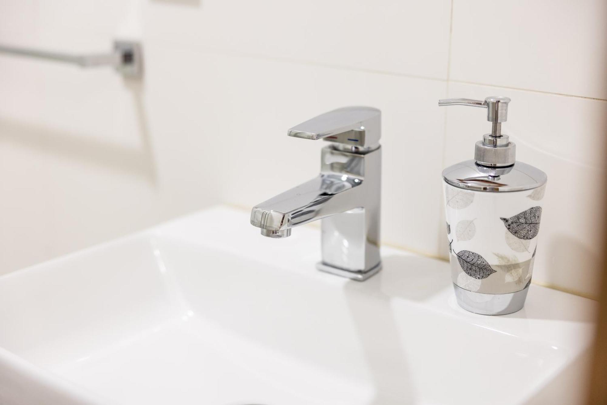 Los Apartamentos Jacinto Benavente Centro Madrid Værelse billede